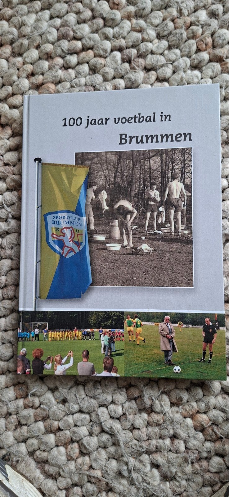 100 jaar voetbal in Brummen - Jubileumboek Sportclub, Ophalen of Verzenden, Zo goed als nieuw, Onbekend, Balsport
