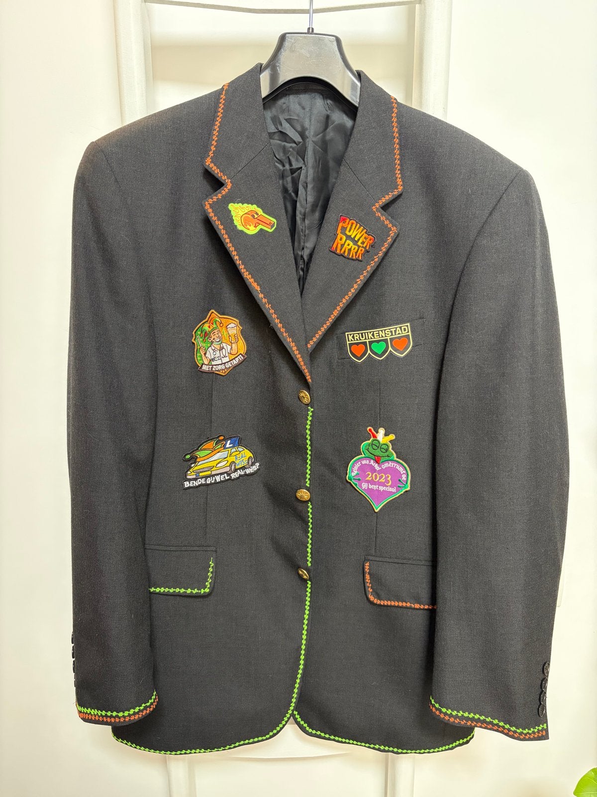 Carnavalsjasje met emblemen - Maat L/XL, Kleding | Dames, Carnaval, Maat 46/48 (XL) of groter, Ophalen of Verzenden, Zo goed als nieuw
