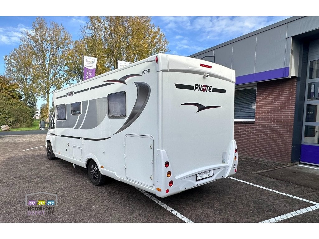 Pilote P 740 C NL en NAP en zeer compleet, Kluisje, Buitenlamp, Pilote, 7 tot 8 meter