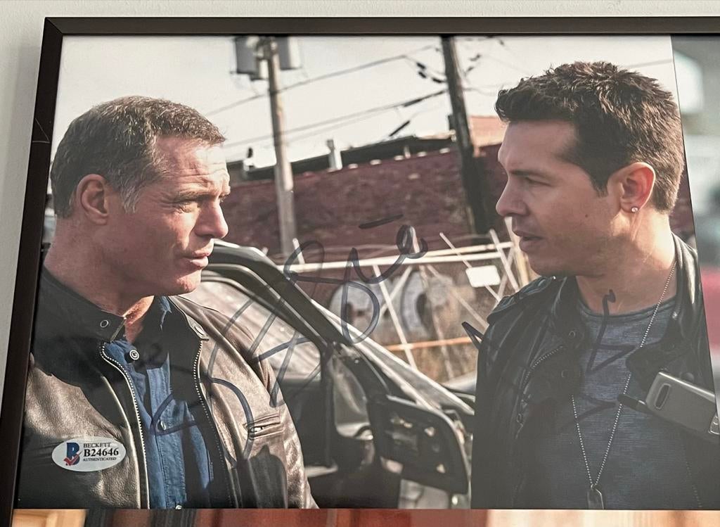 Gesigneerde foto Chicago PD: Jason Beghe & Jon Seda (Beckett, Ophalen of Verzenden, Zo goed als nieuw, Tv, Foto of Kaart