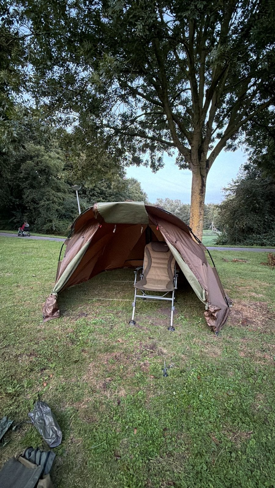 {GEZOCHT} bivvy 2 persoons, Ophalen, Zo goed als nieuw
