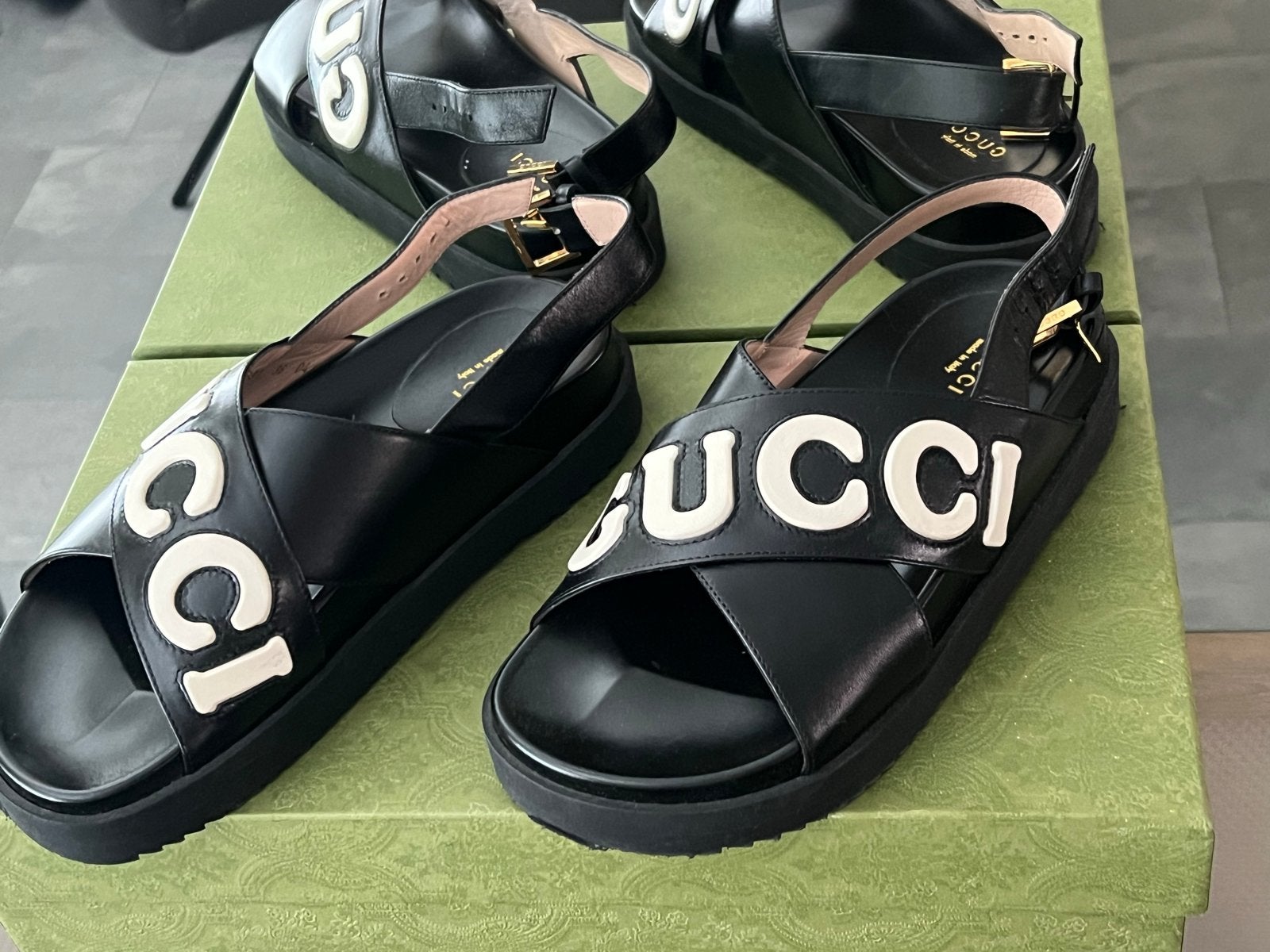 Gucci Leren Sandalen Zwart/Wit - Maat 36, Ophalen of Verzenden, Zo goed als nieuw, Zwart, Sandalen of Muiltjes