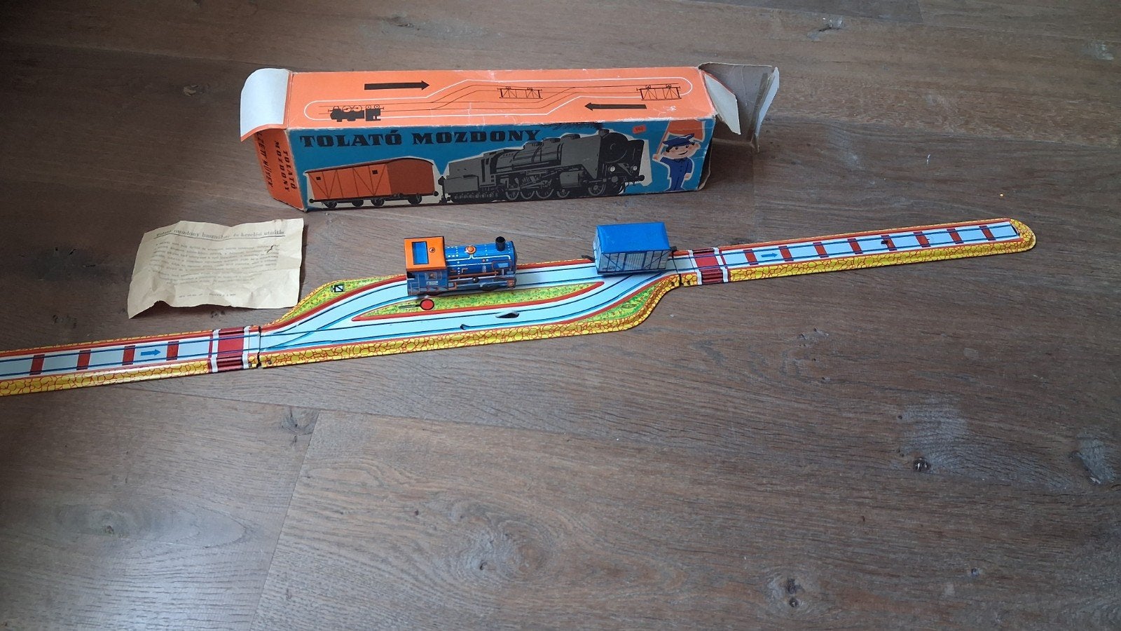 Vintage blikken speelgoedtrein met wagon en rails, Ophalen of Verzenden