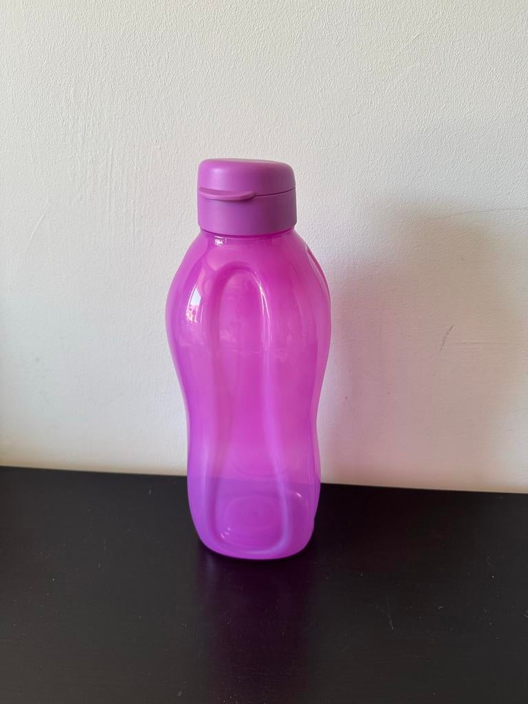 Tupperware fles 1,5 liter - Nieuw, Huis en Inrichting, Keuken | Tupperware, Ophalen of Verzenden, Nieuw, Paars, Beker of Kan