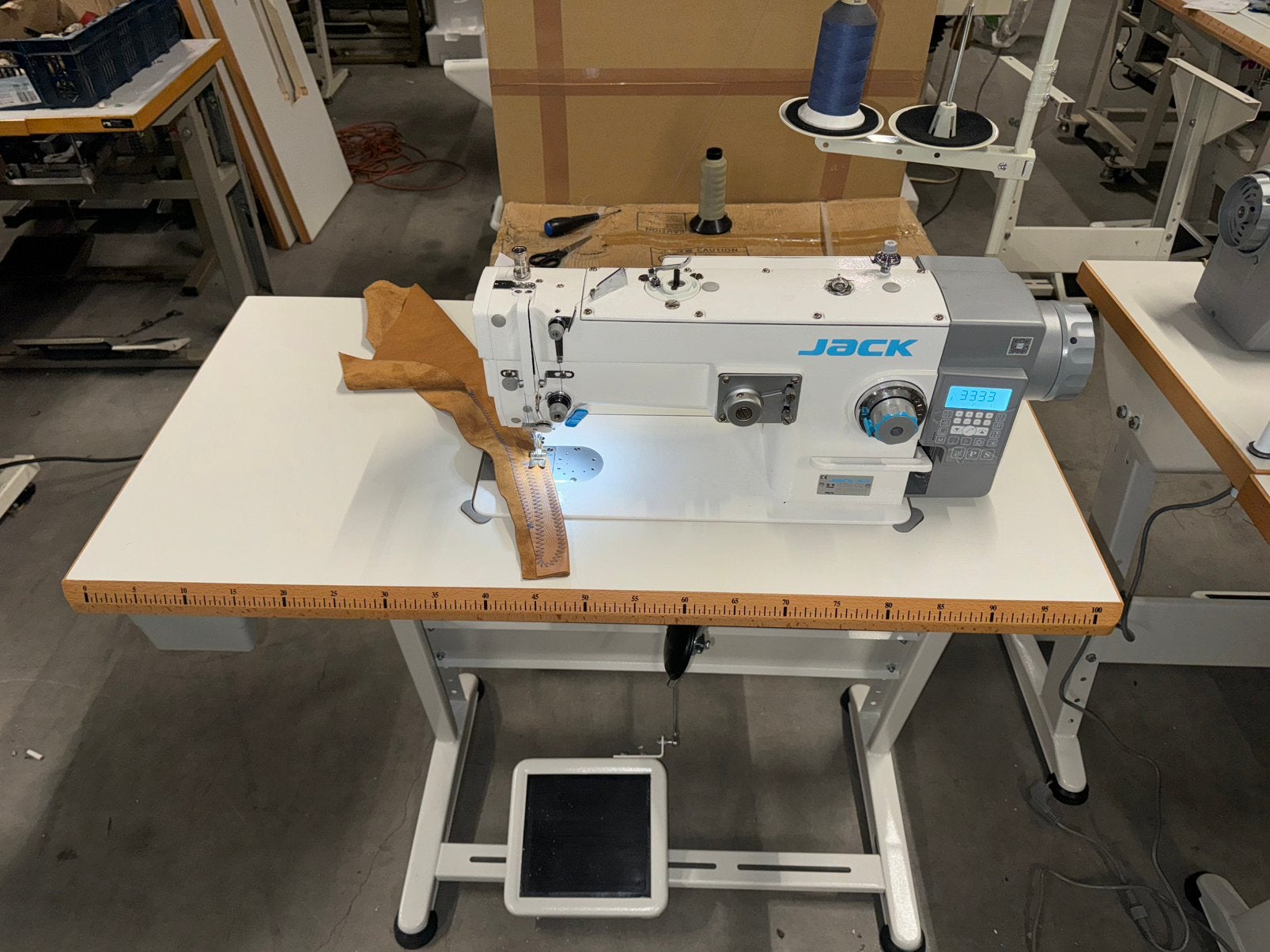 Industriele naaimachine jack zigzag+recht medium zware 220v, Overige merken, Nieuw, Jack, Ophalen of Verzenden