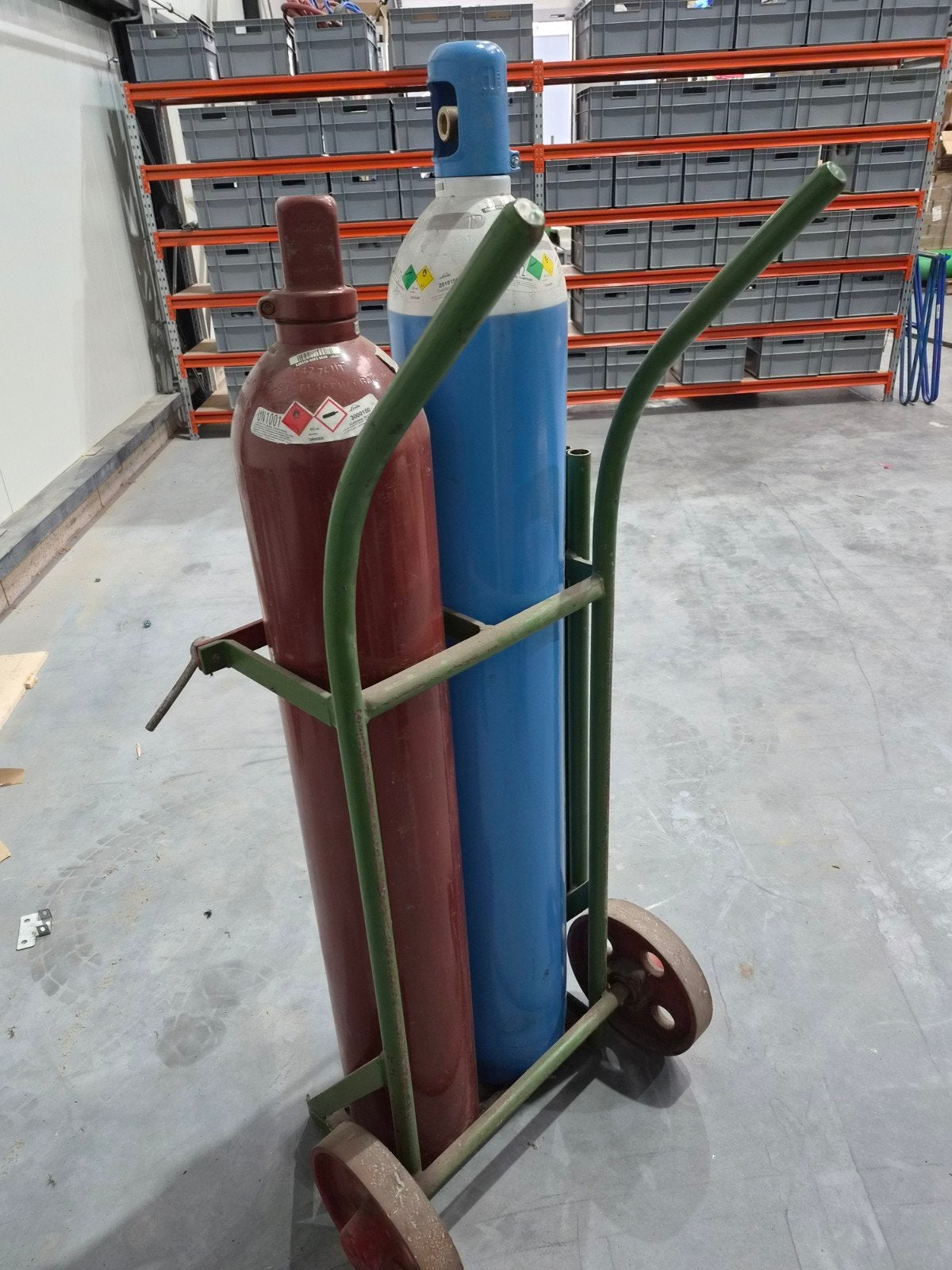 Argon gasflessen met flessenwagen, Ophalen
