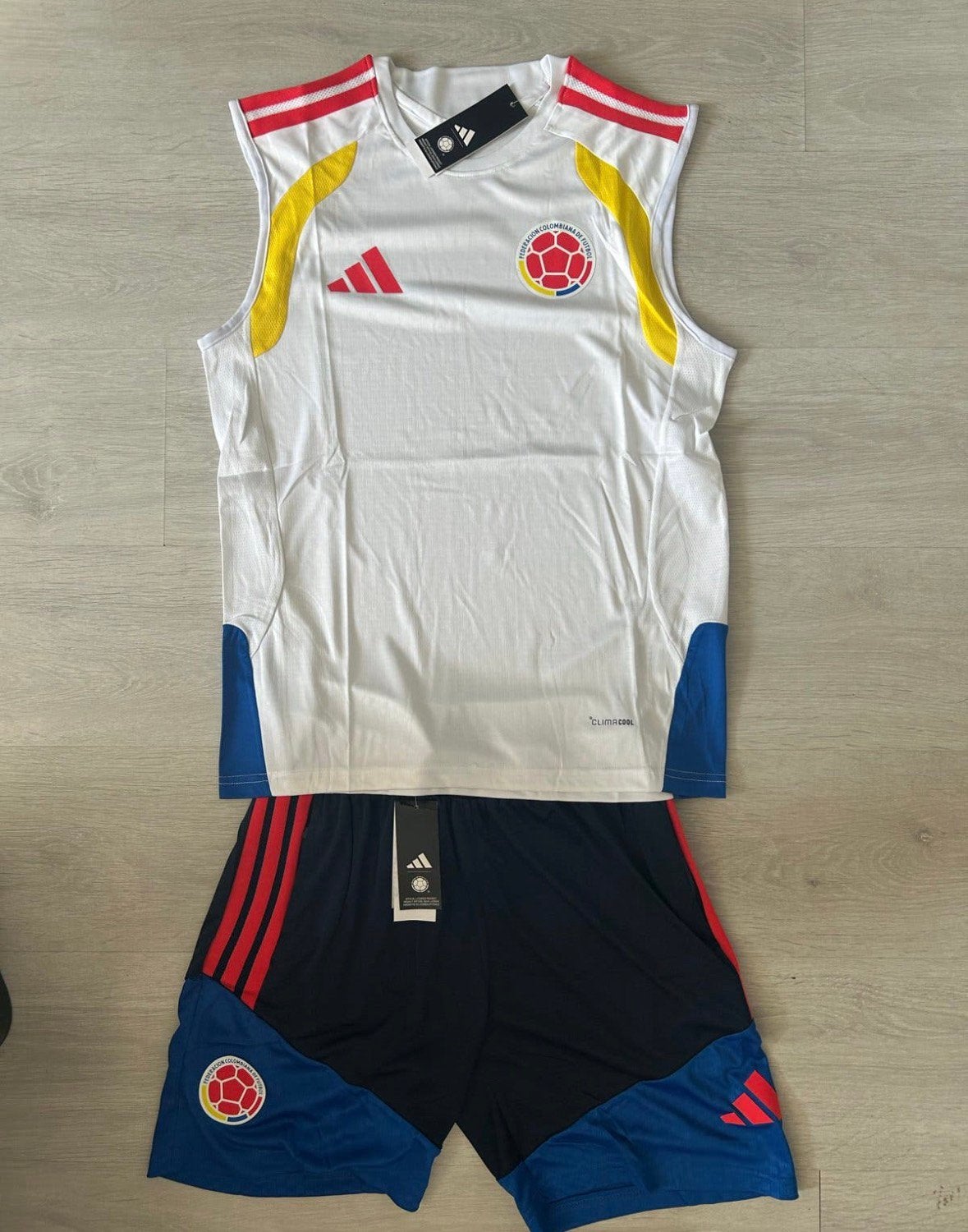 colombia setje, Sport en Fitness, Ophalen of Verzenden, Zo goed als nieuw, Shirt