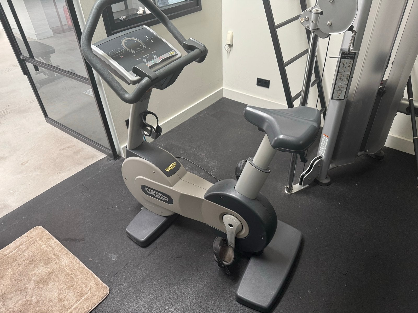 Technogym Fitnessapparatuur - 1e Eigenaar - Ophalen, Ophalen of Verzenden, Zo goed als nieuw, Metaal, Benen