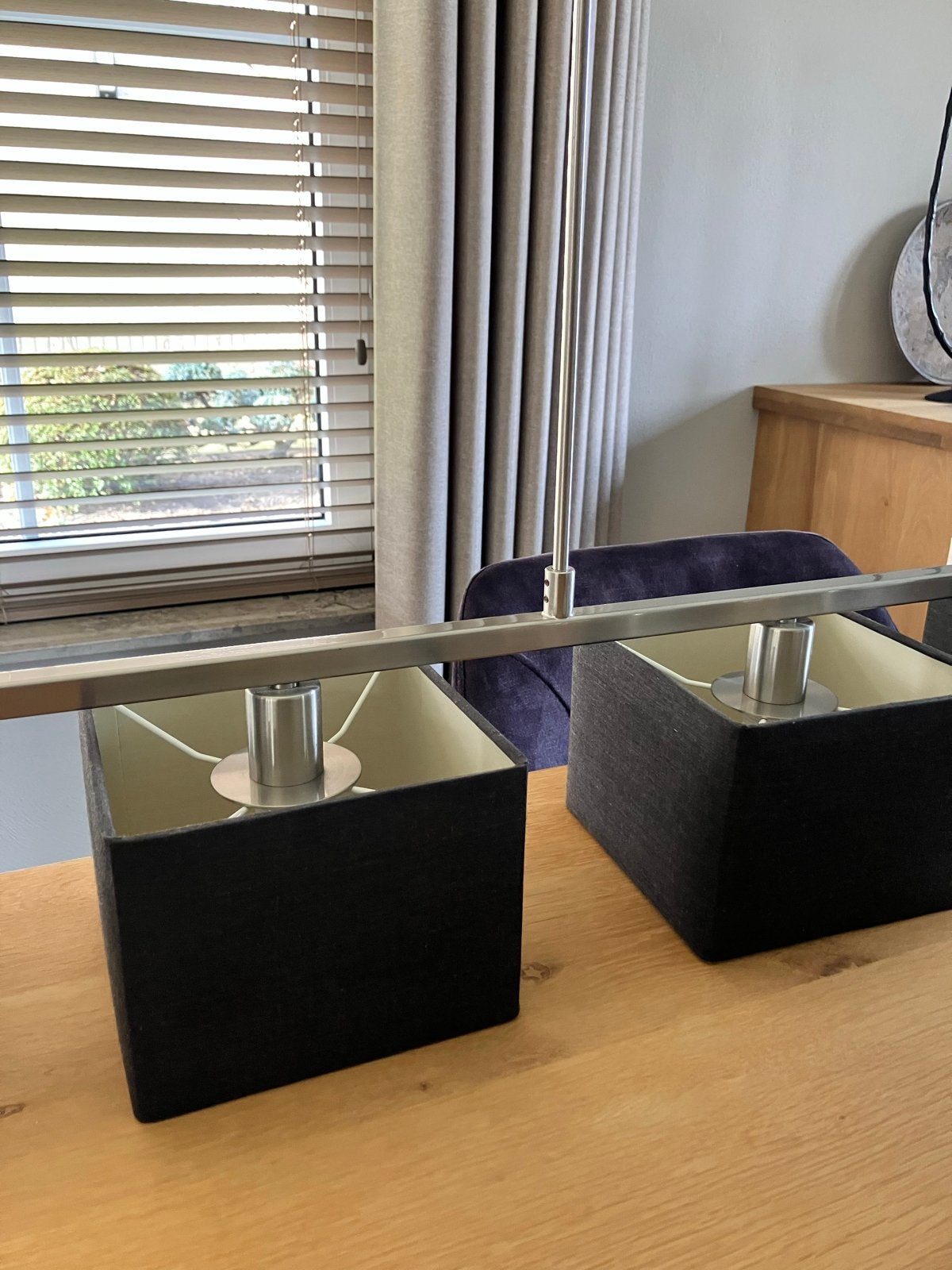 Moderne hanglamp met 4 zwarte kappen, Ophalen, Zo goed als nieuw, Metaal, E27 (groot)