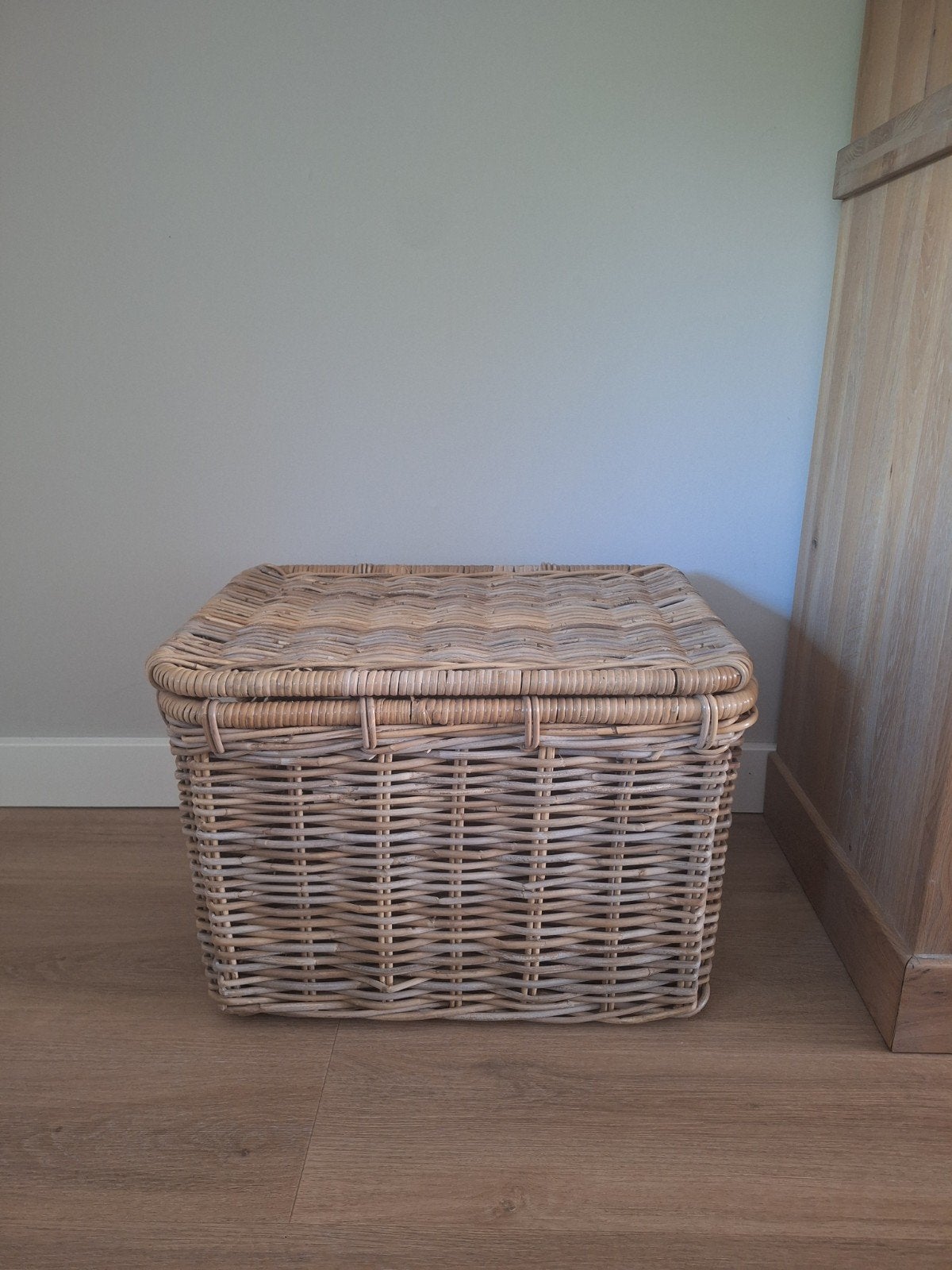 Mand met deksel 55x40x40 cm, Ophalen, Zo goed als nieuw, Rond, Riet