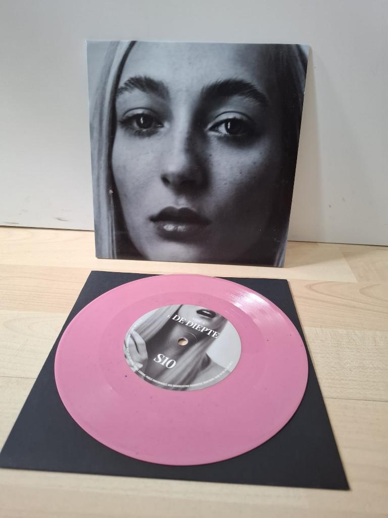 S10 - De Diepte Single (Roze), Ophalen of Verzenden, Zo goed als nieuw, Overige formaten