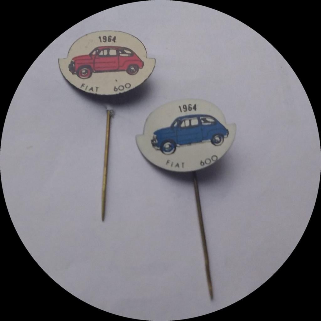 2 FIAT 600 speldjes, Ophalen of Verzenden, Zo goed als nieuw, Transport, Speldje of Pin