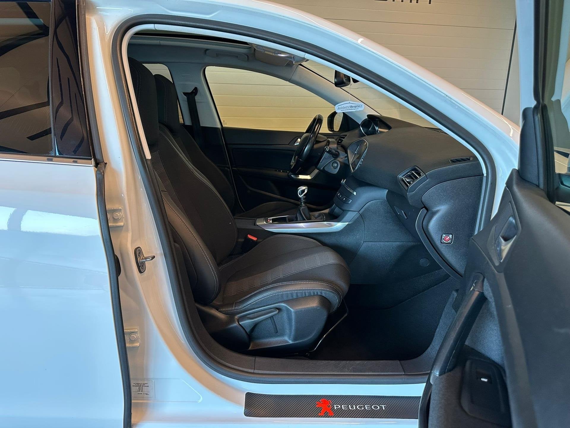 Peugeot 308 SW 1.2 PureTech BLUE LEASE PREMIUM|NAVIGATIE|CLI, Auto's, Voorwielaandrijving, Gebruikt, 1199 cc, Met garantie (alle)