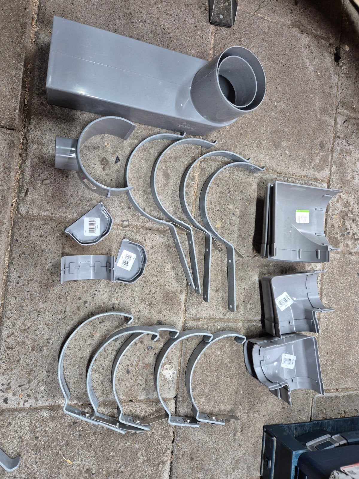 Diverse PVC dakgoot onderdelen en beugels, Pvc, Ophalen of Verzenden, Minder dan 2 meter, 80 mm of meer