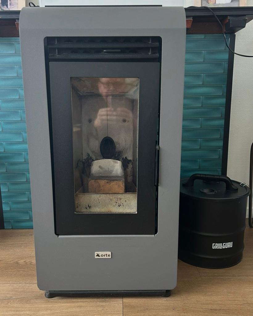 Zeer nette Orte 6,9 kw palletkachel, Ophalen, Zo goed als nieuw, Pelletkachel, Vrijstaand
