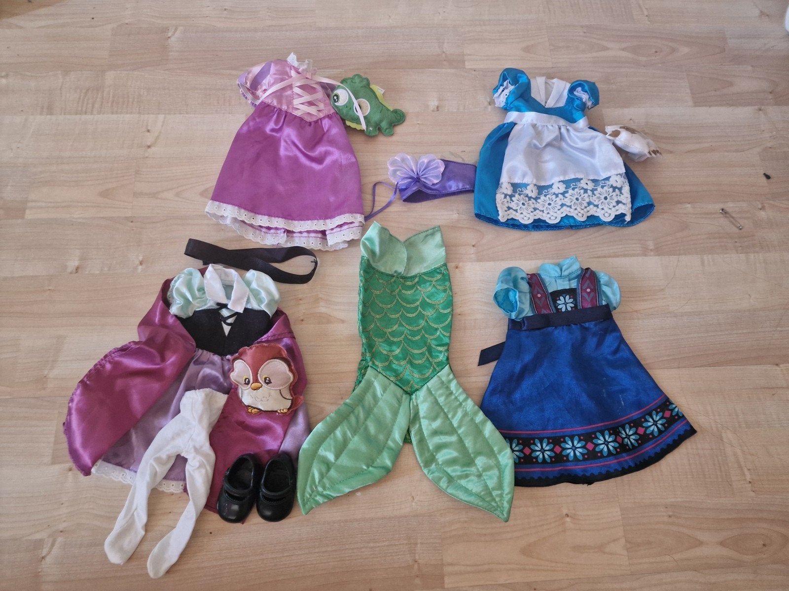 Disney Animator Dolls Poppenkleertjes - Diverse Outfits, Ophalen of Verzenden, Gebruikt, Overige typen
