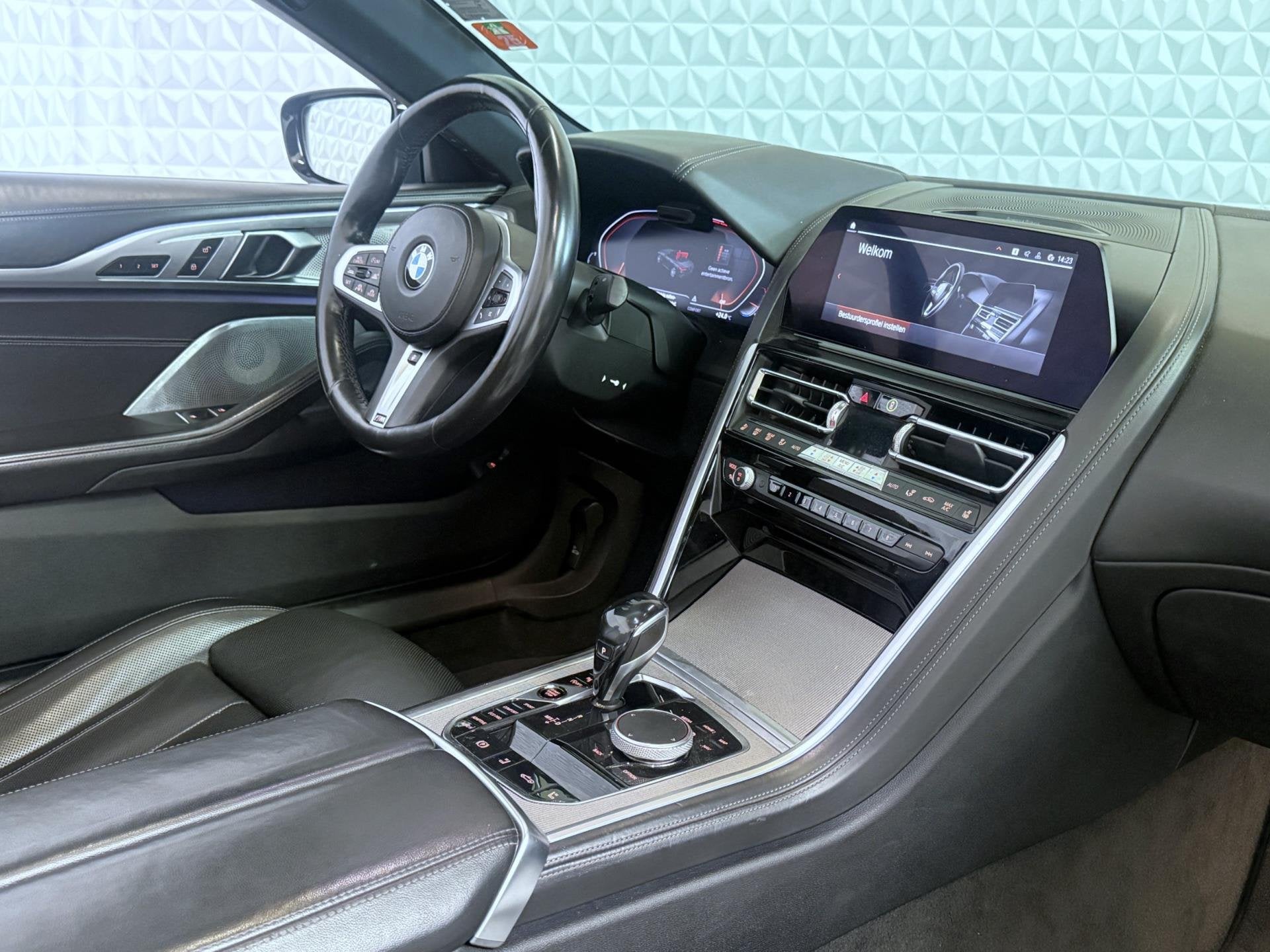 BMW 8-serie 840i xDrive High Executive / INDIVIDUAL (2019), Auto's, Gebruikt, Cabriolet, Leder, Vierwielaandrijving