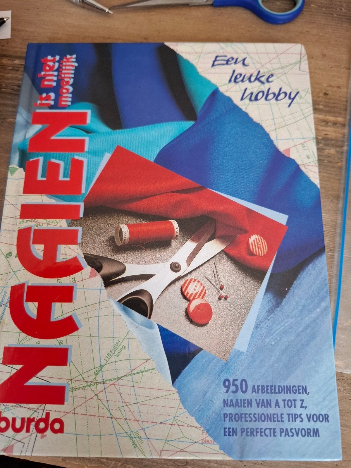 Burda Naaien is niet moeilijk - Een leuke hobby, Ophalen of Verzenden, Gebruikt, Overige typen