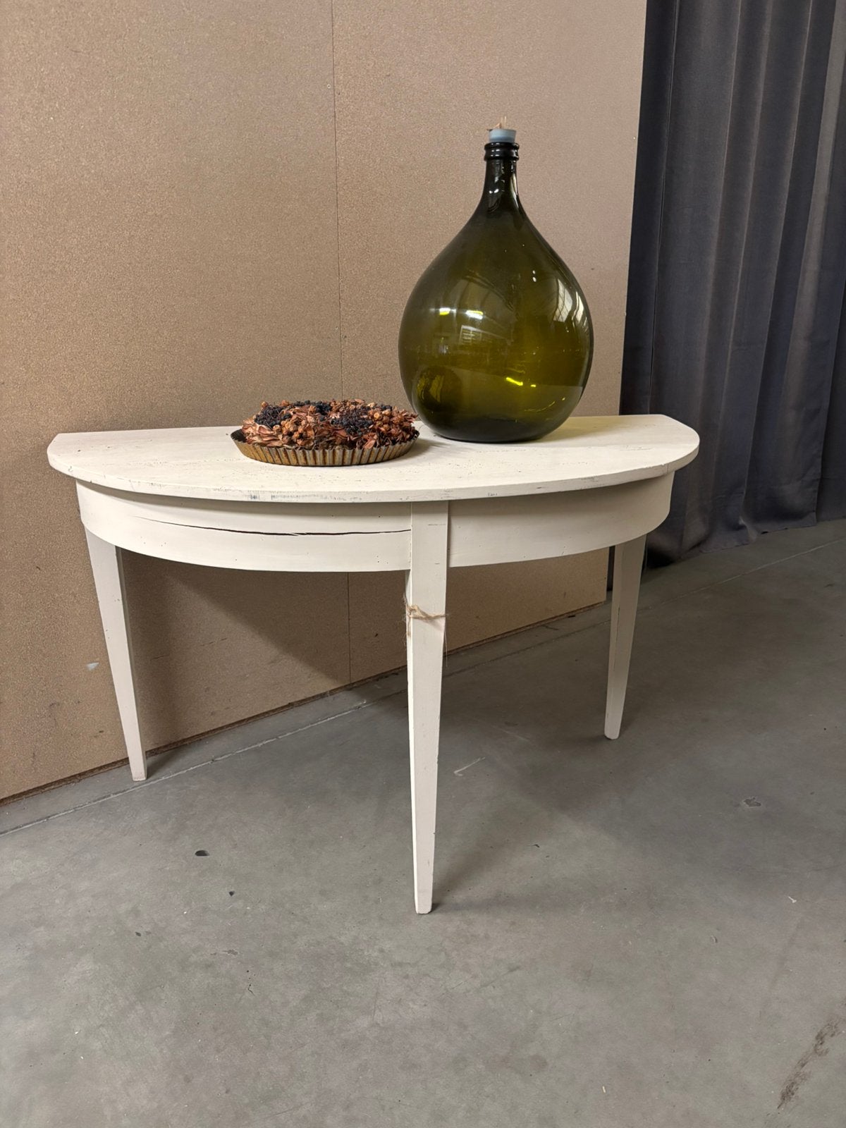 Brocante sidetable halfrond, Ophalen, Studio Larilo, 100 tot 150 cm, Studiolarilo@gmail.com