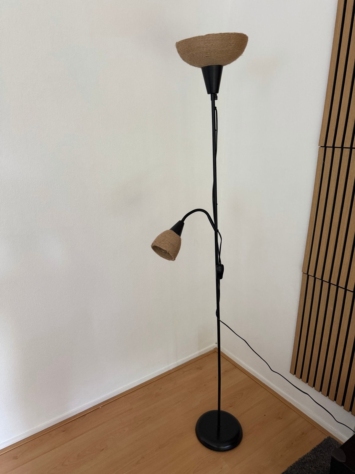 IKEA Vloerlamp met rieten details - Sfeervolle verlichting, Ophalen of Verzenden, Gebruikt, Metaal, 150 tot 200 cm
