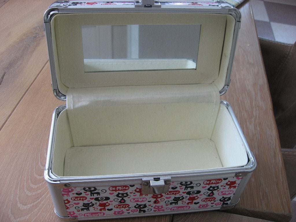 nieuwe metalen Vogue beautycase Cats met spiegel, Overige kleuren, Verzenden, Nieuw, Met spiegeltje(s)