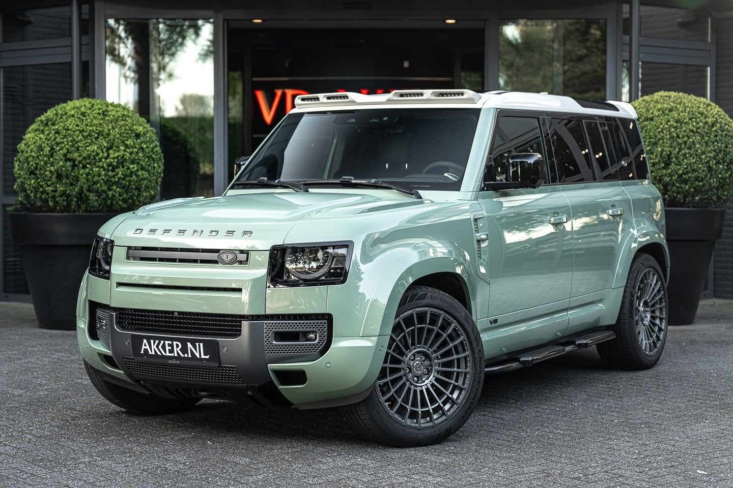 Land Rover Defender 110 P525 V8 Supercharged URBAN | Head-up, Auto's, Automaat, Gebruikt, Origineel Nederlands, Vierwielaandrijving