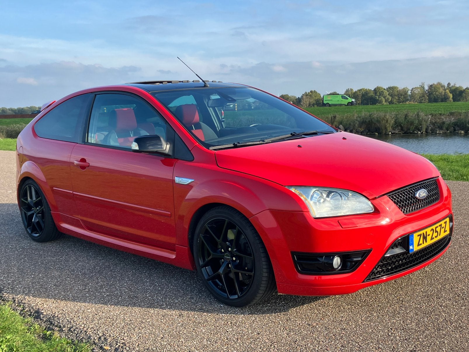 Ford Focus 2.5 20V Turbo veel opties, goede staat, Auto's, Xenon verlichting, Stof, Zwart, 4 stoelen