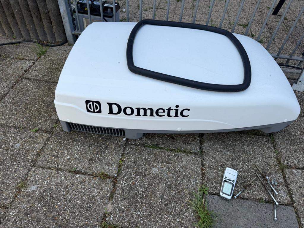 Dometic B2200 Dakairconditioning, Ophalen of Verzenden, Gebruikt