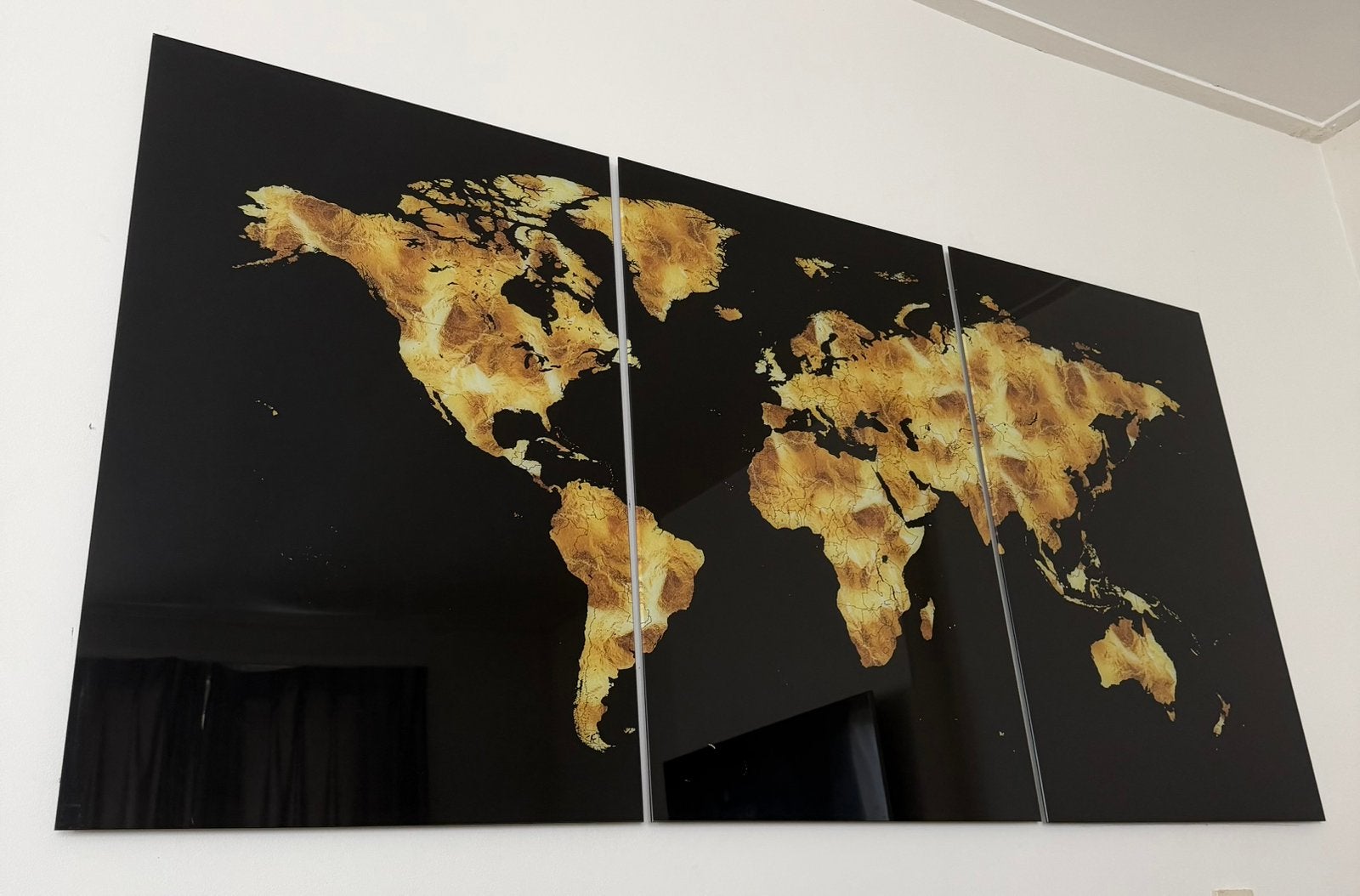Glazen schilderijen wereldkaart, Ophalen