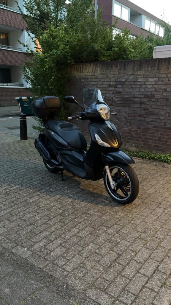 Beverly 350 A1, Ophalen, Zo goed als nieuw, Benzine, Overige modellen