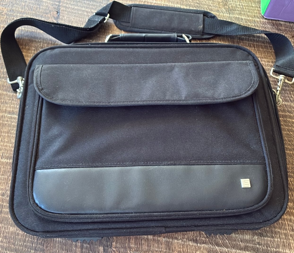 Nieuwe laptop tas met schouderband, Computers en Software, Laptoptassen, Tabletvak, Nieuw, Ophalen of Verzenden, Zwart