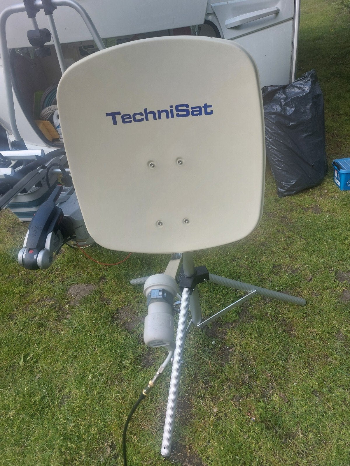 TechniSat schotelantenne met statief en accessoires, Ophalen of Verzenden, Gebruikt, (Schotel)antenne, Overige merken