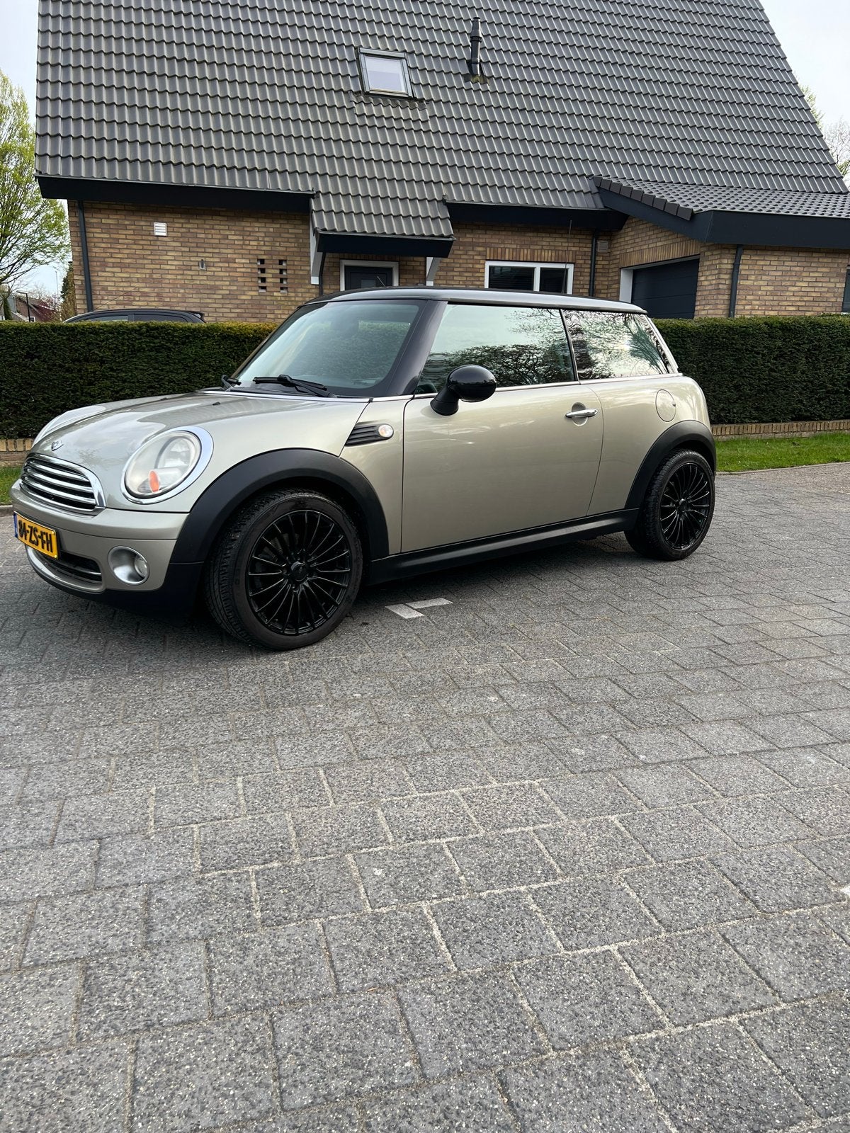Mini 1.6 Cooper 2007 Grijs, Auto's, Voorwielaandrijving, 750 kg, 4 cilinders, 4 stoelen