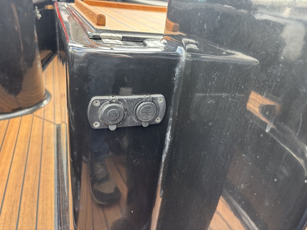 Foto 7 van Tender 7.10m 2022 20PK motor weinig mee gevaren