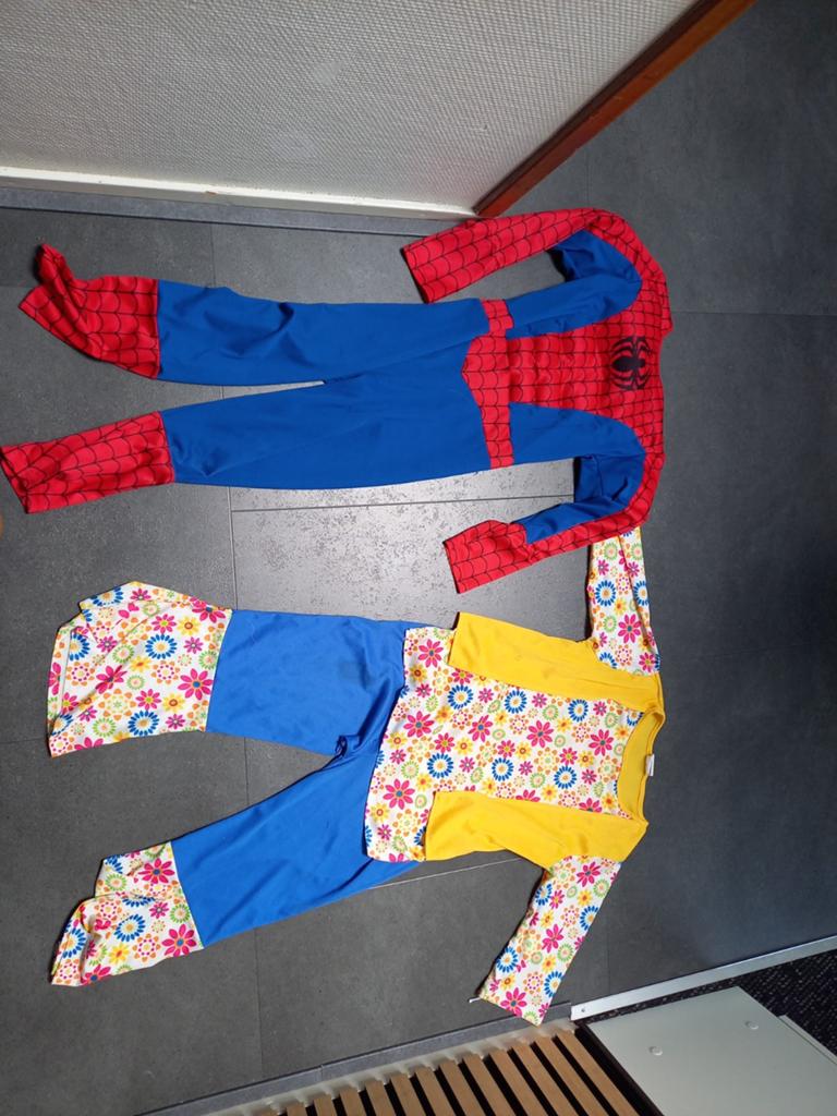 Diverse verkleedkleren voor uren speelplezier, Ophalen of Verzenden, Gebruikt, 122 t/m 128, Jongen of Meisje