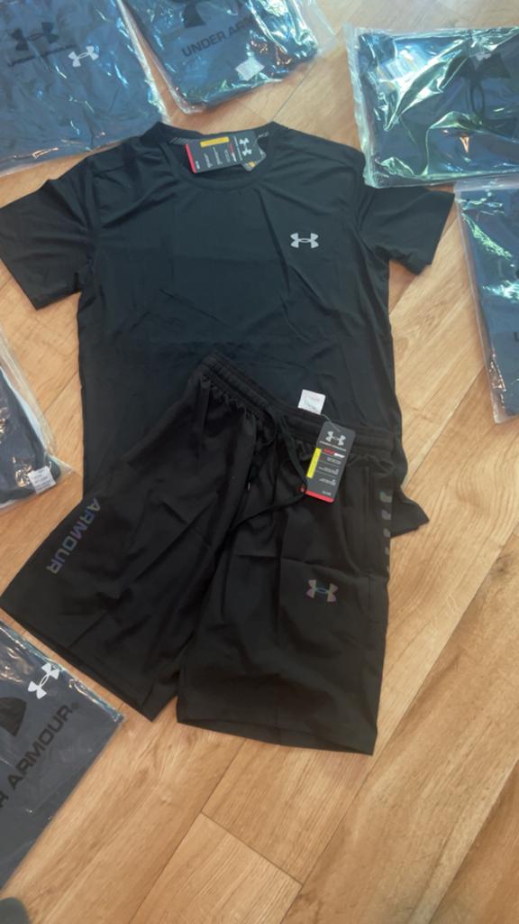 Under armour zomersetjes, Ophalen of Verzenden, Zo goed als nieuw, Overige maten