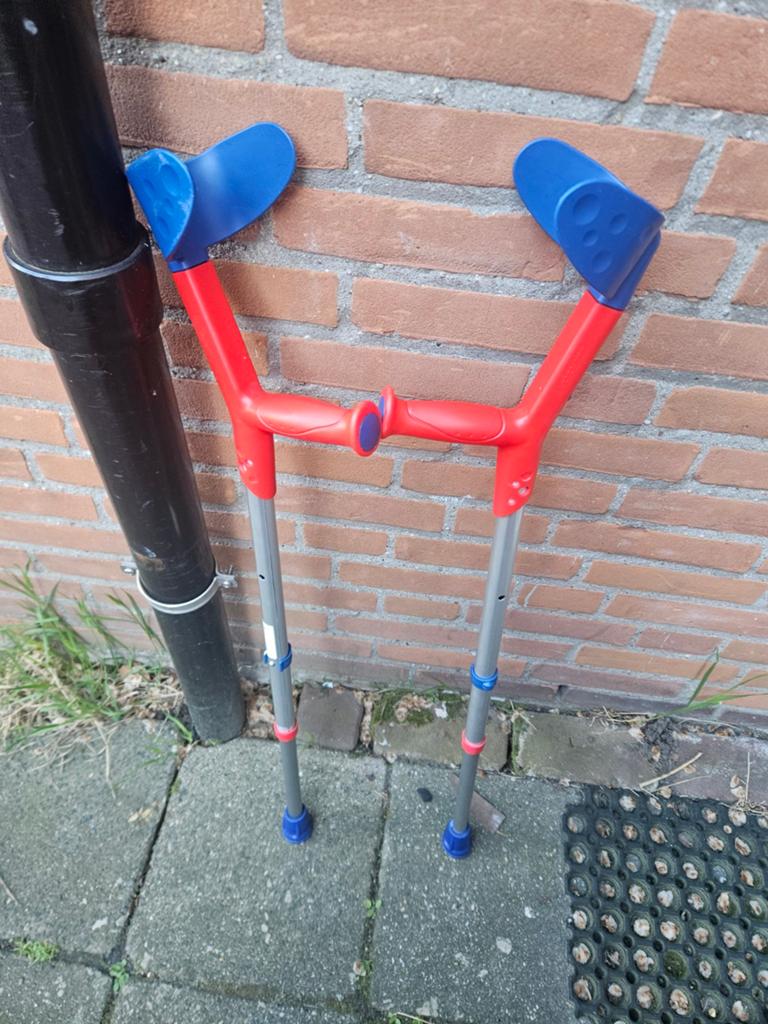 Kinder loop/schouder krukken, Diversen, Ophalen