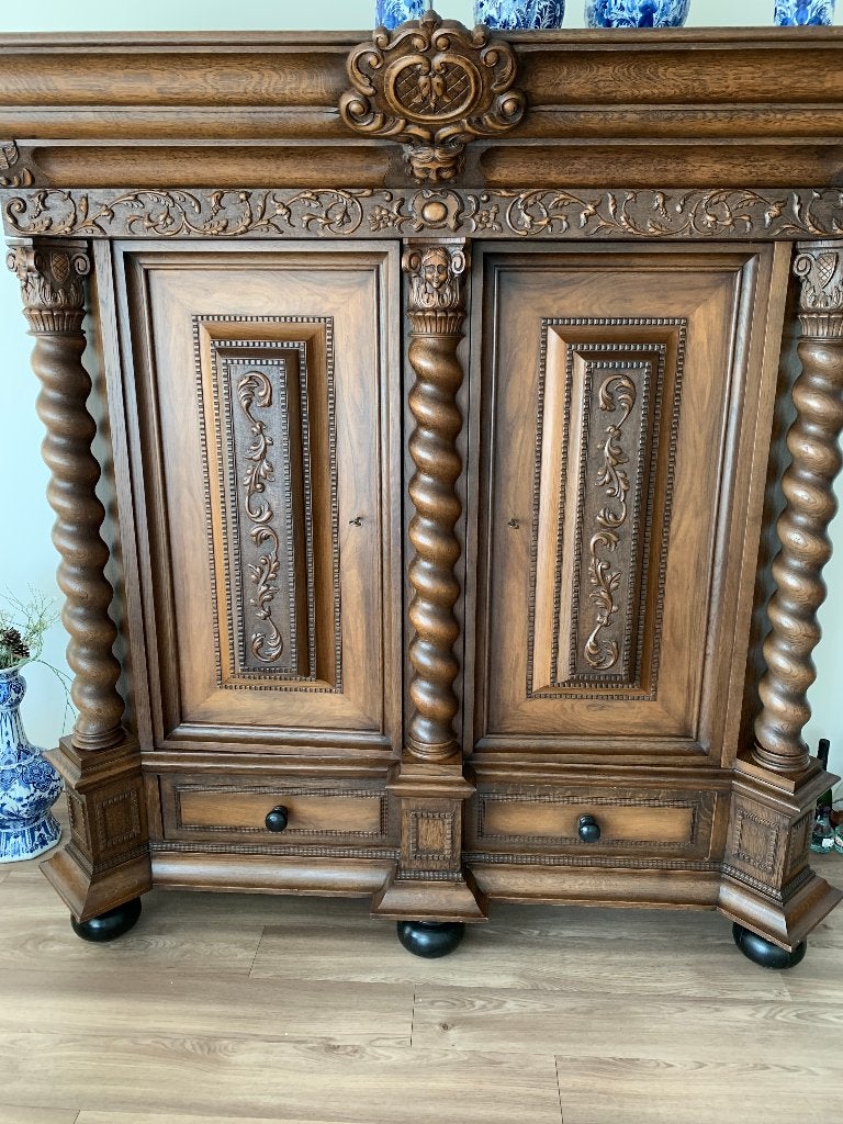 Te koop antieke kast met fraai handsnijwerk, Ophalen, Gebruikt, 75 cm of meer, 150 tot 200 cm