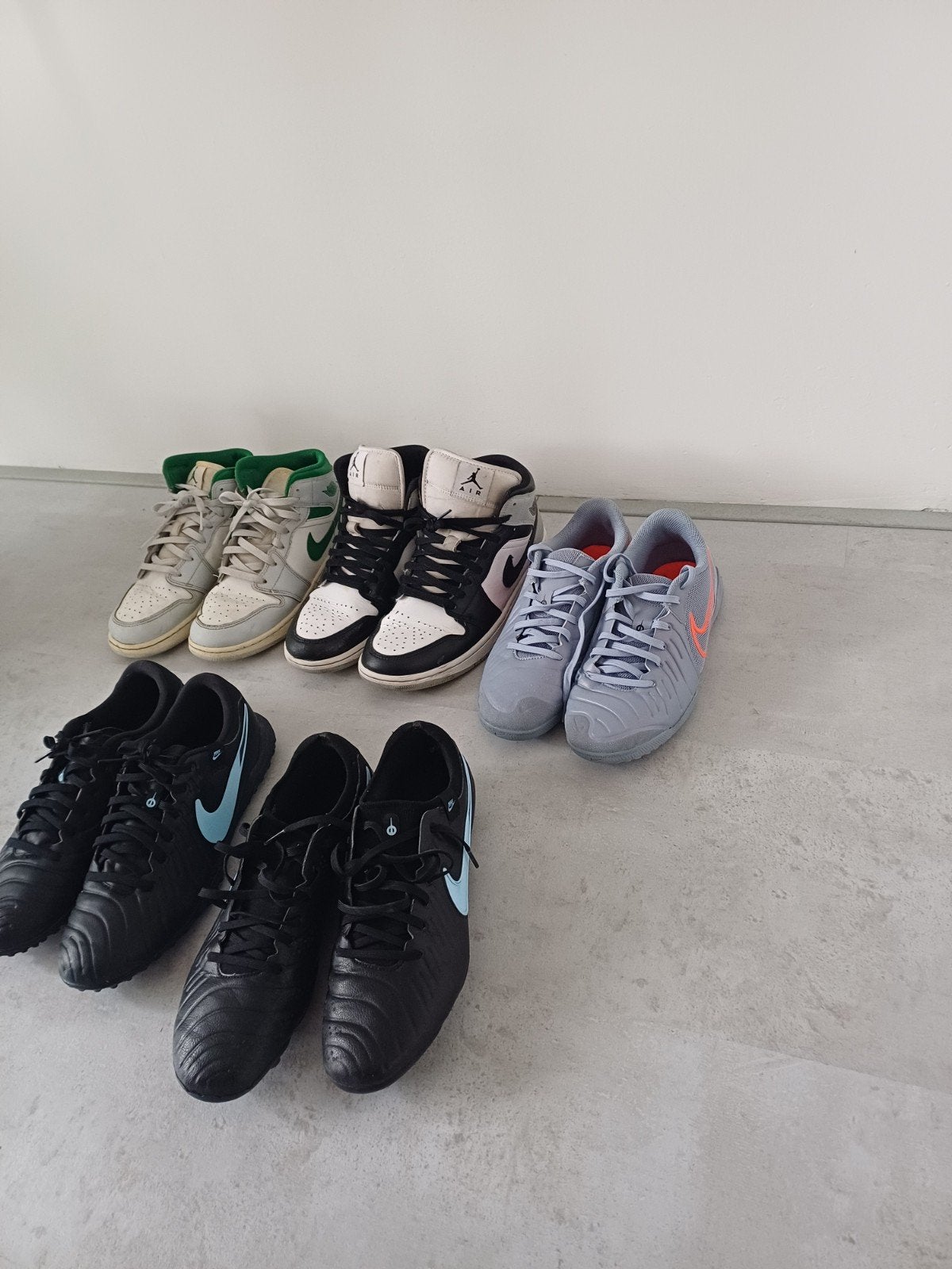 Nike 5 paar waarvan 1 paar voetbalschoenen, Kinderen en Baby's, Babykleding | Schoentjes en Sokjes, Schoentjes, Jongetje of Meisje