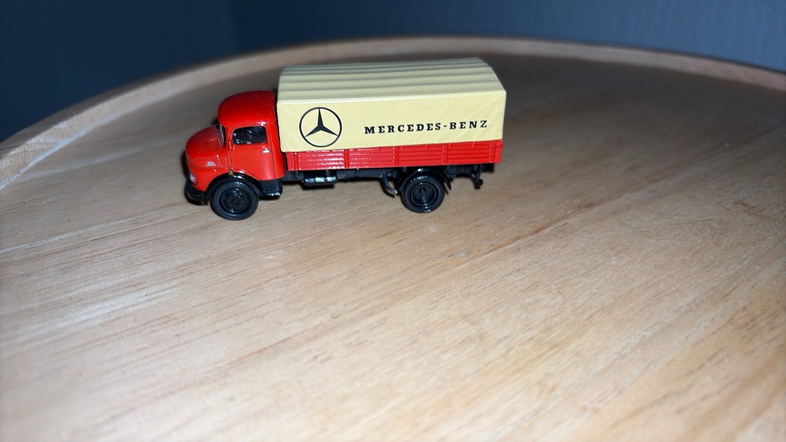 SCHUCO 26497 MERCEDES BENZ.L913.ho 1:87, Ophalen of Verzenden, Zo goed als nieuw