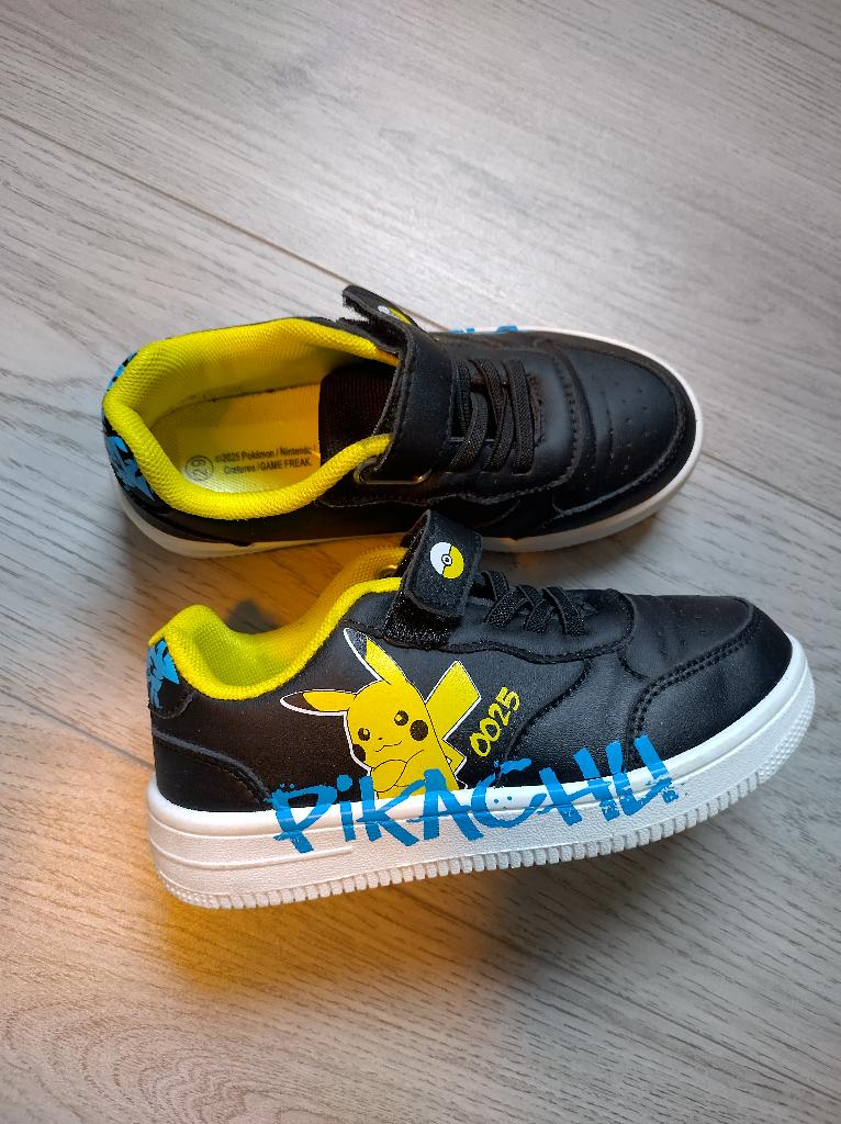 Pokemon Pikachu schoenen maat 29, Jongen of Meisje, Schoenen, Ophalen of Verzenden, Zo goed als nieuw