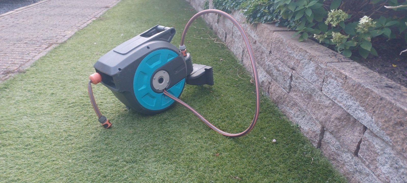Gardena tuinslang roĺl-up 15 mtr met defecte ophanging, Tuin en Terras, Tuinslangen, Ophalen of Verzenden, Gebruikt, Tuinslang
