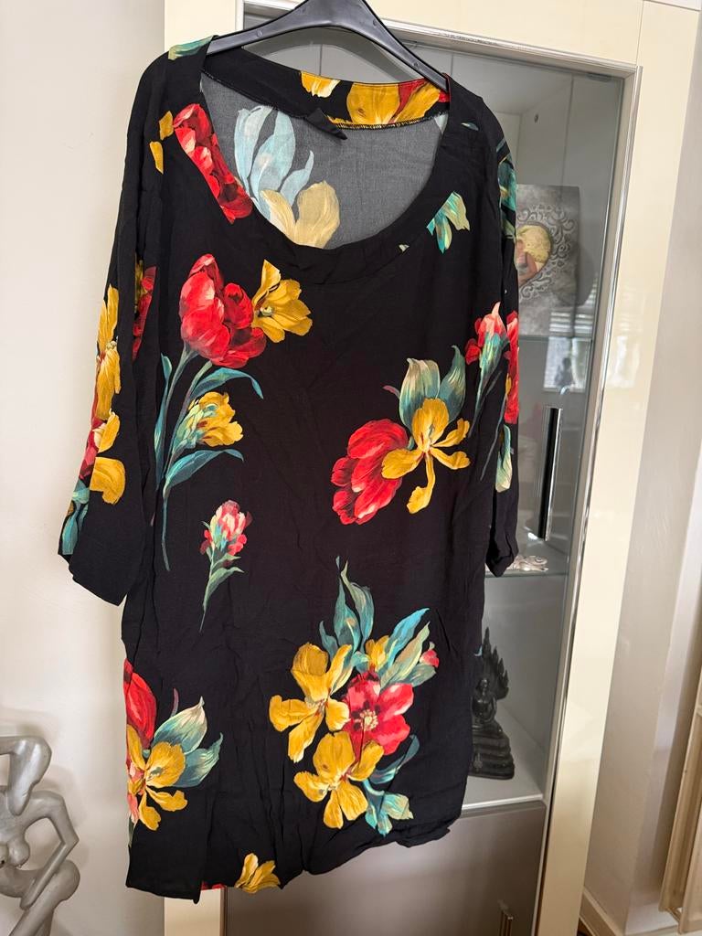Ophilia tuniek/jurk maat 50/52 met bloemenprint, Ophalen of Verzenden, Zo goed als nieuw, Zwart, Jurk