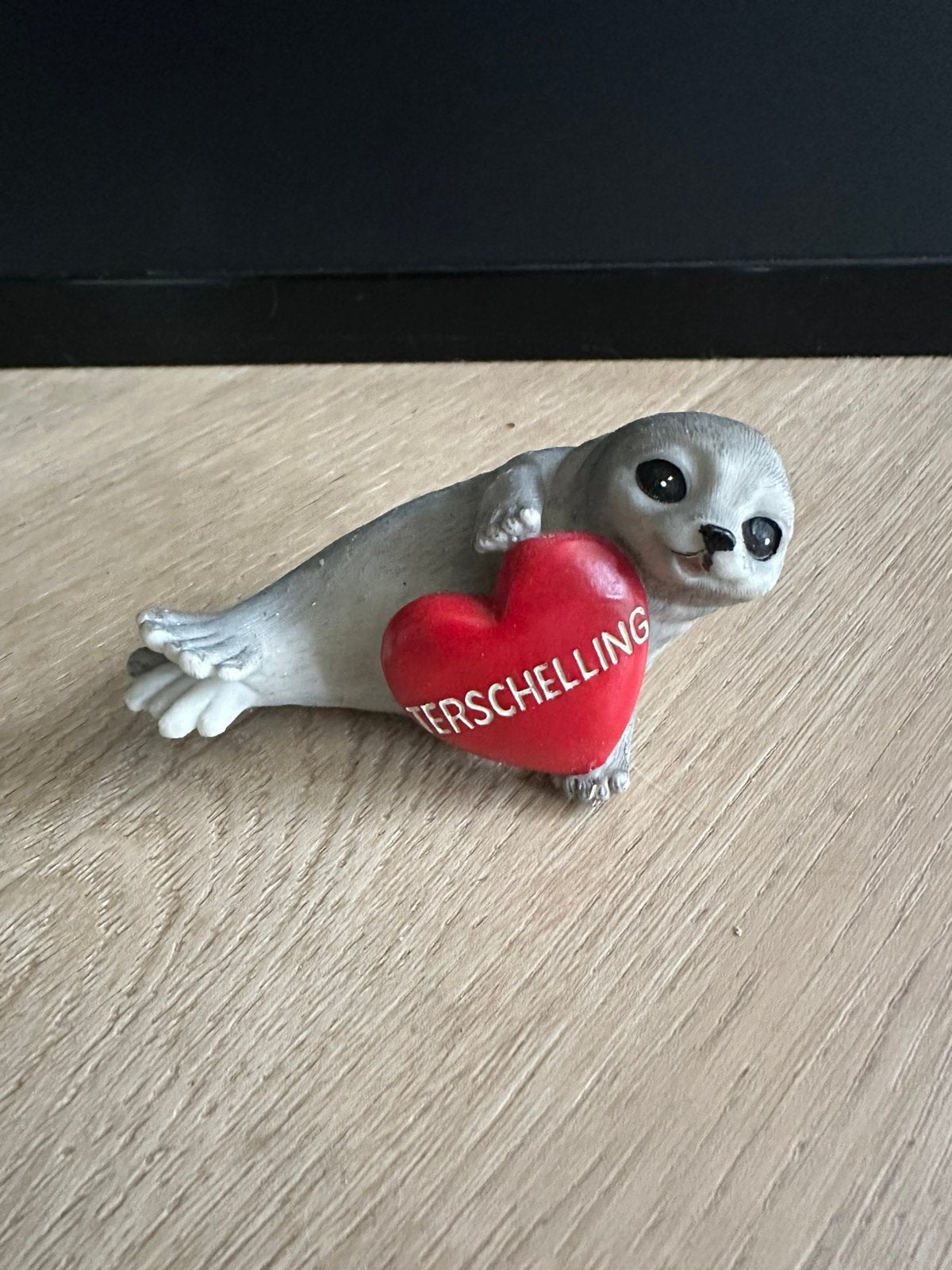 Zeehond beeldje met hart Terschelling souvenir, Verzamelen, Beelden en Beeldjes, Ophalen of Verzenden, Zo goed als nieuw, Dier