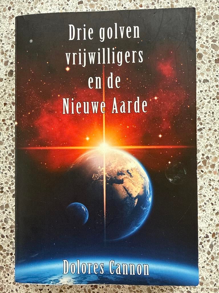 Drie golven vrijwilligers en de Nieuwe Aarde - Dolores Canno, Achtergrond en Informatie, Spiritualiteit algemeen, Ophalen of Verzenden