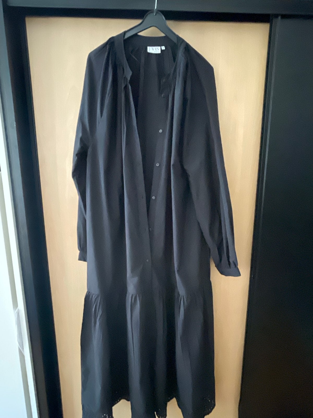 Zwarte maxi jurk met lange mouwen, Zwart, Zo goed als nieuw, Onder de knie, Ophalen