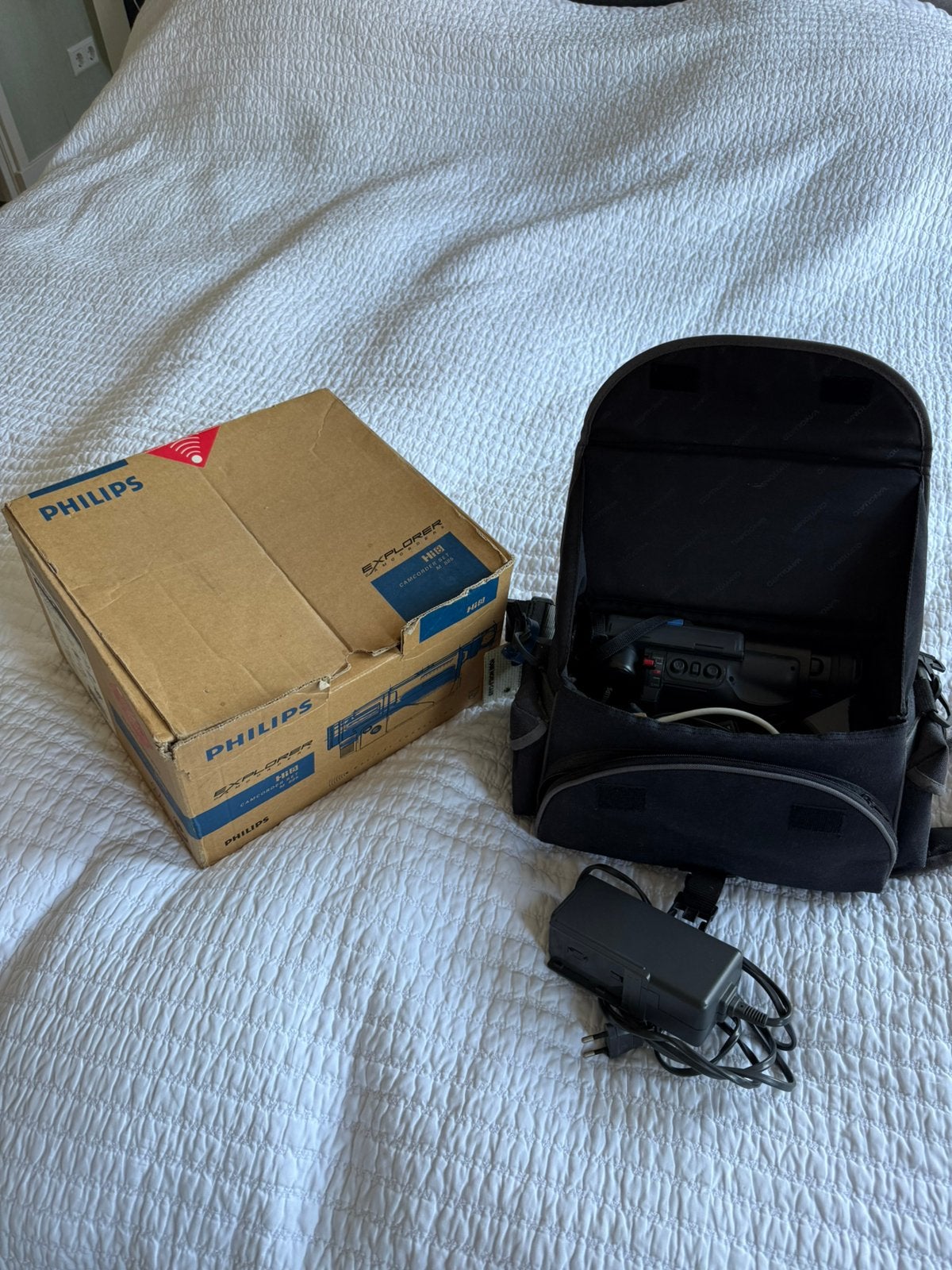 Philips Explorer Camcorder M885 Super EIS Hi8 met toebehoren, 20x of meer, Zo goed als nieuw, Geheugenkaart, Camera