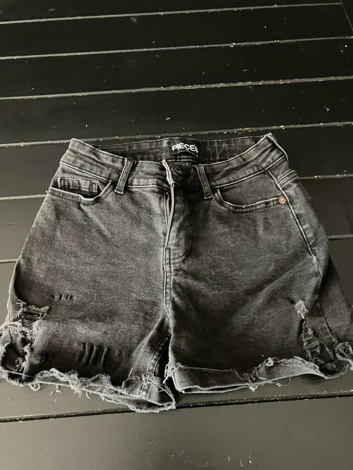 Denim heans short zwart dames XS, Pieces, Kleding | Dames, Spijkerbroeken en Jeans, Ophalen of Verzenden, Zo goed als nieuw, Zwart