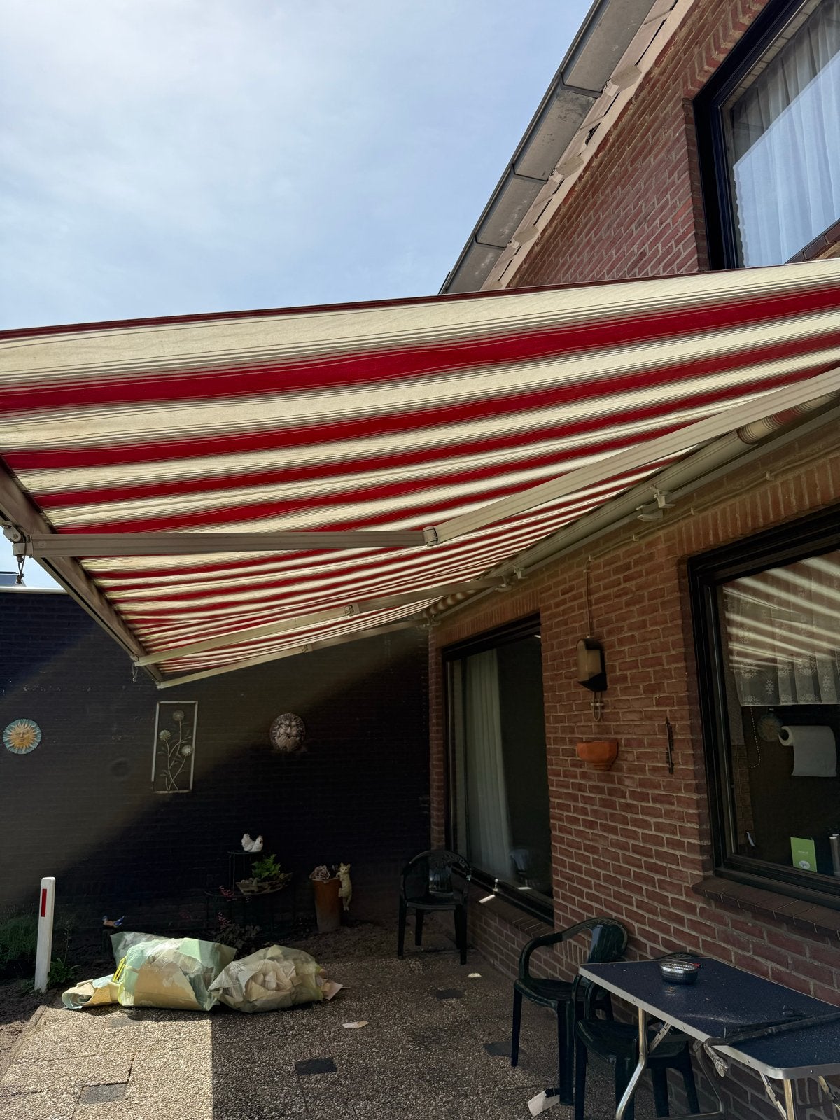 Gebruikt Knikarmscherm - Rood/Wit gestreept, Tuin en Terras, Zonneschermen, Ophalen, Gebruikt, 450 cm of meer, 150 tot 300 cm
