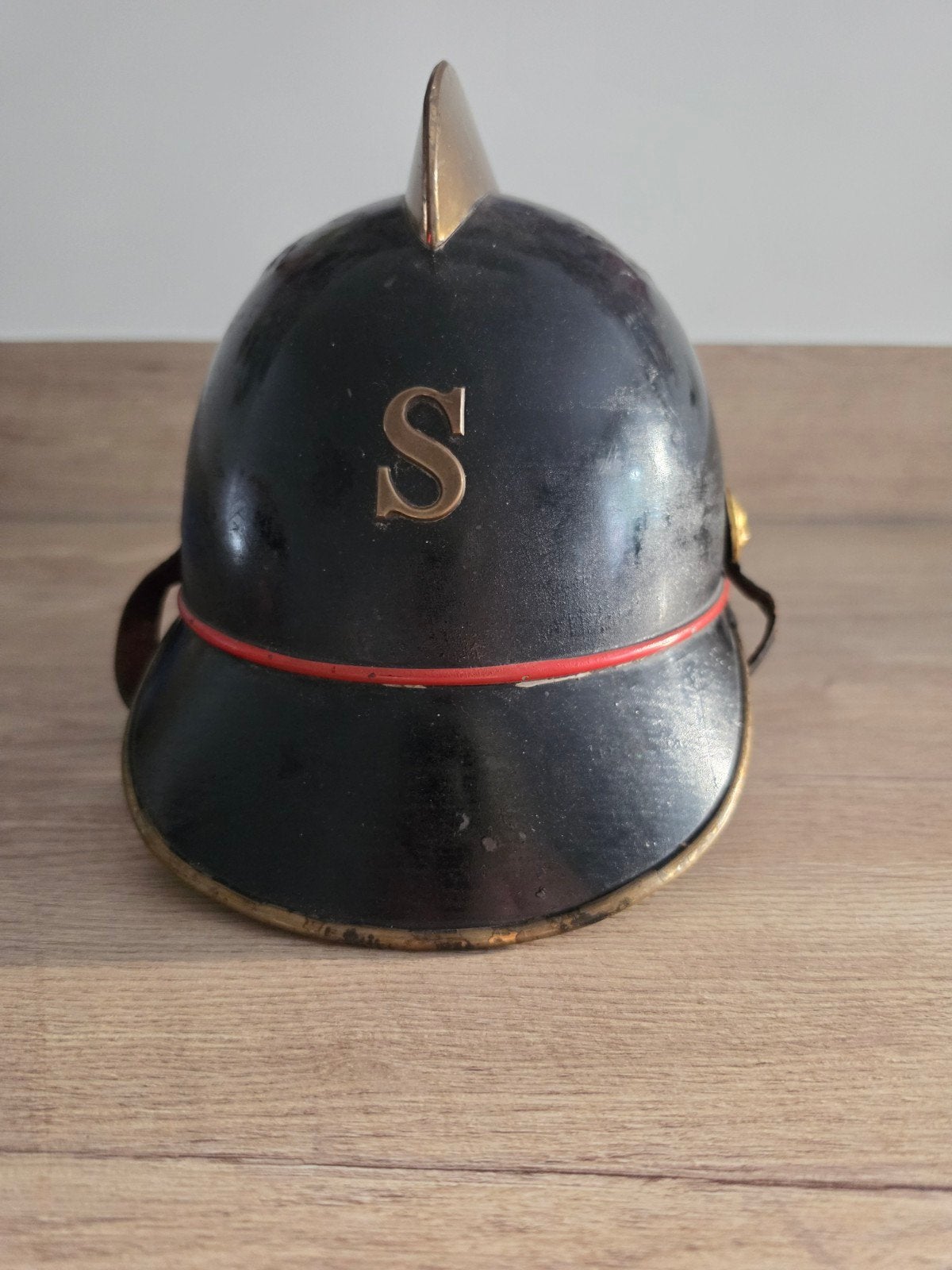 Zwitserse Brandweerhelm - Vintage Collectie, Ophalen of Verzenden, Overige soorten, Overige gebieden, Helm of Baret